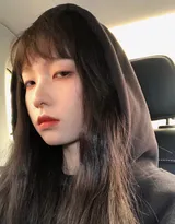 冷艳烟熏妆非主流美女图片，可做头像。