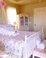 女生粉色风格设计，充满少女气息的房间布置图片