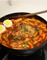 一人份韩式套餐鸡肉宽粉，泡菜，火腿，紫苏，辣椒等美食