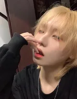 冷艳烟熏妆非主流美女图片，可做头像。