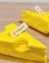 柠檬，蛋挞，蛋糕，薯条的黄色调美食图片