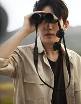 帅哥朱一龙荒野时尚写真图片_图片收集自朱一龙工作室。