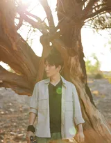 帅哥朱一龙荒野时尚写真图片_图片收集自朱一龙工作室。