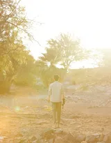 帅哥朱一龙荒野时尚写真图片_图片收集自朱一龙工作室。