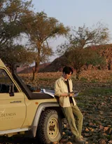 帅哥朱一龙荒野时尚写真图片_图片收集自朱一龙工作室。