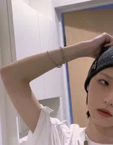 冷艳烟熏妆非主流美女图片，可做头像。