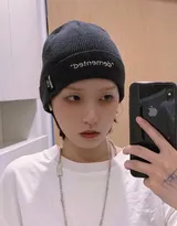 冷艳烟熏妆非主流美女图片，可做头像。