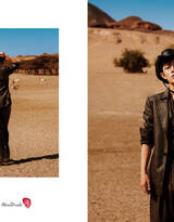 肖战牛仔造型皮衣皮裤沙漠戈壁拍“冒险主题”杂志写真