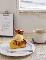 奶茶，咖啡，面包下午茶搭配图片