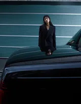 张钧甯《时兴NEArt》杂志写真大片，挑战黑与白时尚又高冷