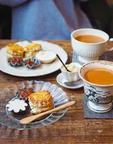 奶茶，咖啡，面包下午茶搭配图片