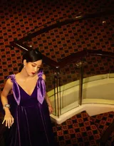 陈都灵露背装连衣长裙晚礼服唯美梦幻写真图片