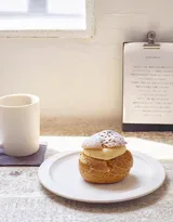 奶茶，咖啡，面包下午茶搭配图片