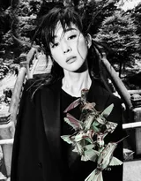 张钧甯《时兴NEArt》杂志写真大片，挑战黑与白时尚又高冷