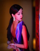 陈都灵露背装连衣长裙晚礼服唯美梦幻写真图片