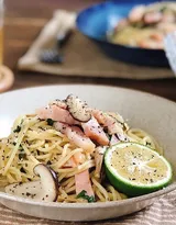 精美的凉拌，寿司，拌面，沙拉等美食图片