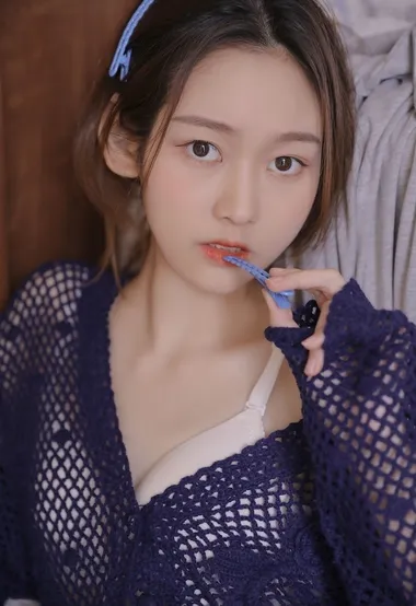 一个人的时候适合思考，清新氧气美女个人私房写真照 – 高清 桌面壁纸 开放版权素材 免费下载 手机电脑通用背景图
