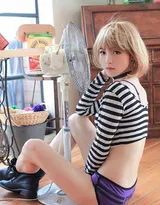 性感妖娆的小蛮腰,清爽短发内衣美少女私房大秀完美身材