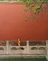 汉服之美！一组穿橙色汉服的唯美古风美女图片。