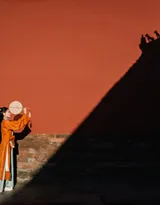 汉服之美！一组穿橙色汉服的唯美古风美女图片。