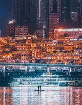 重庆城市夜景图片，五光十色的光影营造出最美的重庆夜色