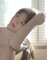 好一个清秀的漂亮妹子，极品马尾辫美少女高领毛衣私房照