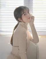 好一个清秀的漂亮妹子，极品马尾辫美少女高领毛衣私房照