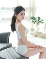 白背心，超短裤，丰满白皙性感美女健身衣私房写真