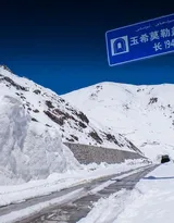 “纵贯天山脊梁的景观大道”天山独库公路唯美景色图片