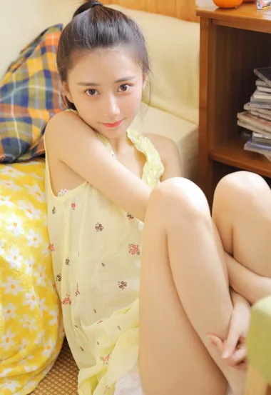 丸子头 美少女 爱吃橘子 穿着睡衣 短裤 沙发上的少女写真 – 高清 桌面壁纸 开放版权素材 免费下载 手机电脑通用