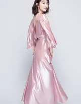 曲尼次仁气质高雅连衣长裙高清写真图片