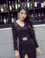 酒柜前的时尚靓丽全黑LOOK连衣短裙美女性感图片