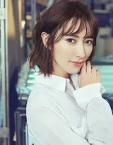 曲尼次仁气质高雅连衣长裙高清写真图片