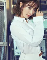 曲尼次仁气质高雅连衣长裙高清写真图片