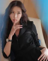 林志玲全黑look西装短裙私房写真，美腿修长尽显女神风范