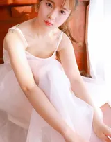 哪个少女不怀春，吊带 连衣裙 齐刘海美少女私房写真照