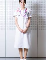 日本女星今田美樱身穿护士服接受采访图片，相貌甜美可爱