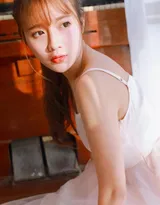 哪个少女不怀春，吊带 连衣裙 齐刘海美少女私房写真照