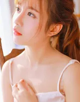 哪个少女不怀春，吊带 连衣裙 齐刘海美少女私房写真照