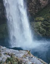 天然形成的大气的瀑布图片