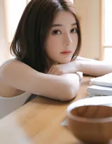 爱上这个橙子女孩，短发美女居家逗猫，吃水果唯美写真