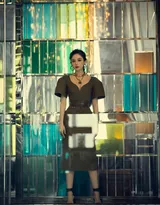 古力娜扎性感v领长裙写真图片，尽显丰满事业线