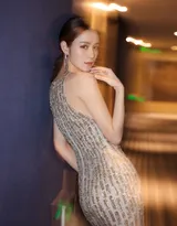 林峯新婚娇妻张馨月气色好好，微博晒清爽短发迷人照片