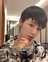 林峯新婚娇妻张馨月气色好好，微博晒清爽短发迷人照片