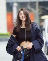 街拍气质时尚高挑小姐姐美图，小蛮腰真的好细啊