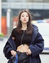 街拍气质时尚高挑小姐姐美图，小蛮腰真的好细啊