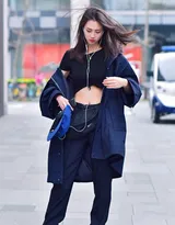 街拍气质时尚高挑小姐姐美图，小蛮腰真的好细啊