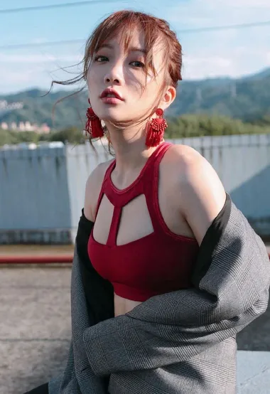 运动风美女，身材好不是没有原因的，哎呀，起来走走 – 高清 桌面壁纸 开放版权素材 免费下载 手机电脑通用背景图