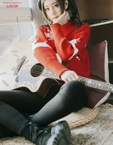 双马尾美女模特莫小琪毛衣长裤居家弹吉他唯美写真