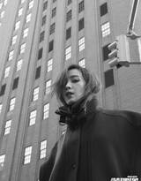 台湾美女侯佩岑气质优雅时尚街拍写真大片